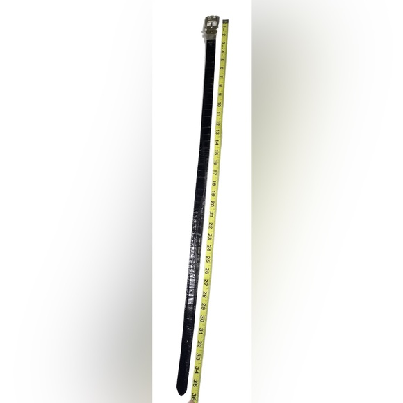 Vintage red leather belt in a faux croc or gator print with silver & gold buckle - Picture 6 of 7